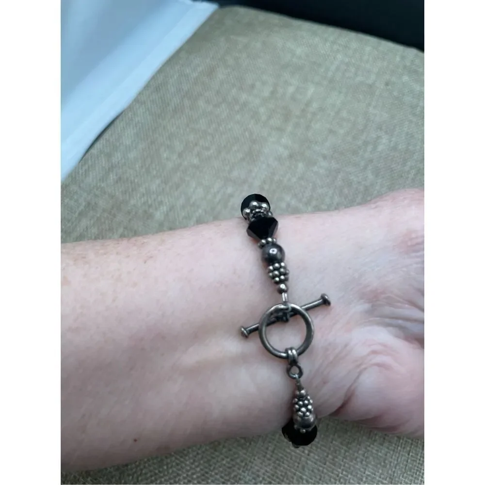 Vintage Geneva Womens Watch Black and Silver Beaded Band Working